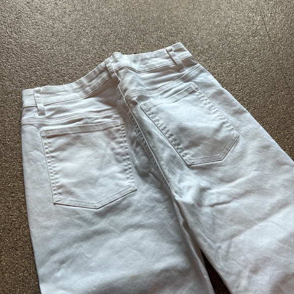 Jean - Picture 3 of 4